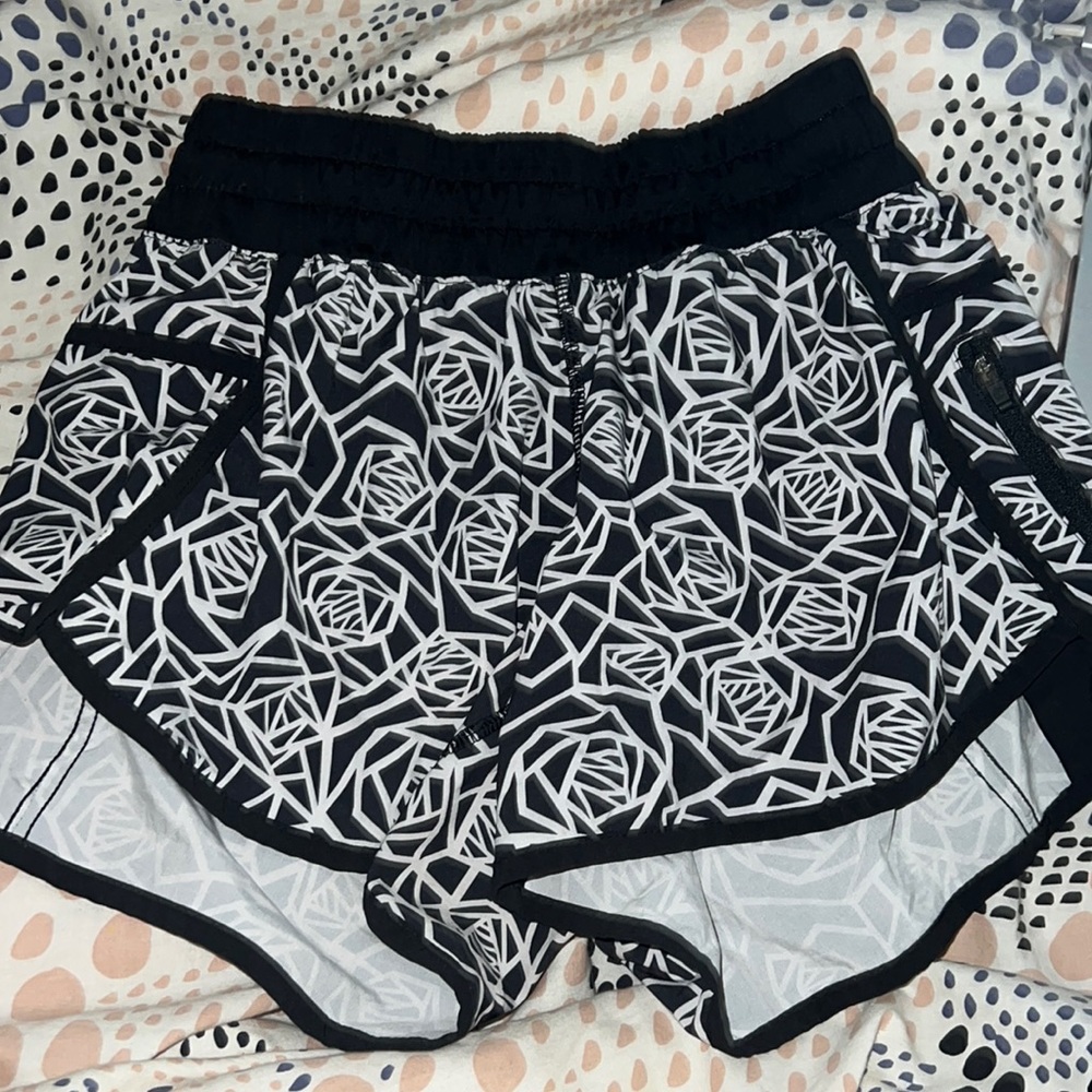 Track that high-rise lined Lululemon 3 inch shorts in black and white.